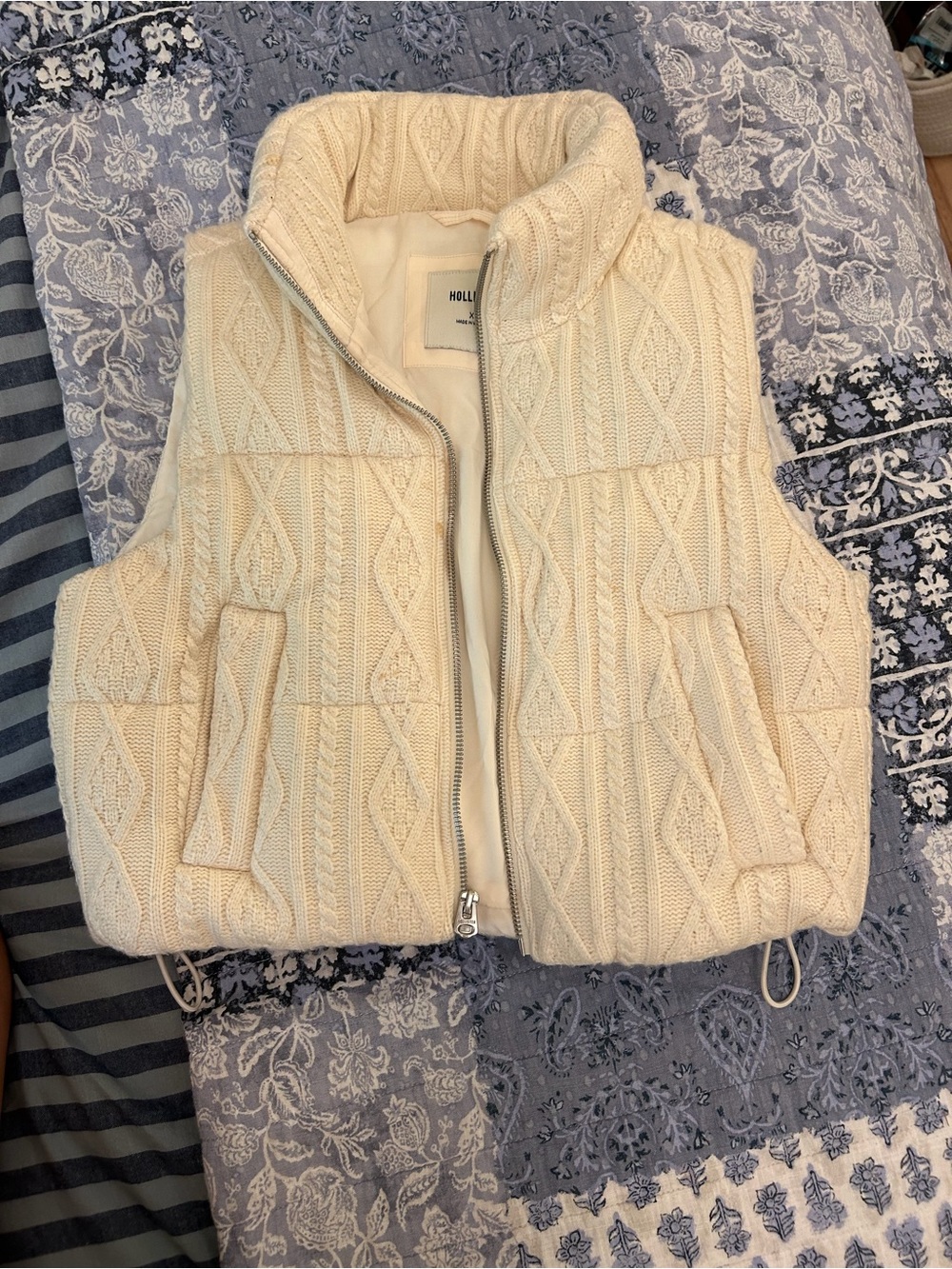 Hollister Cream Cable Knit Quilted Vest